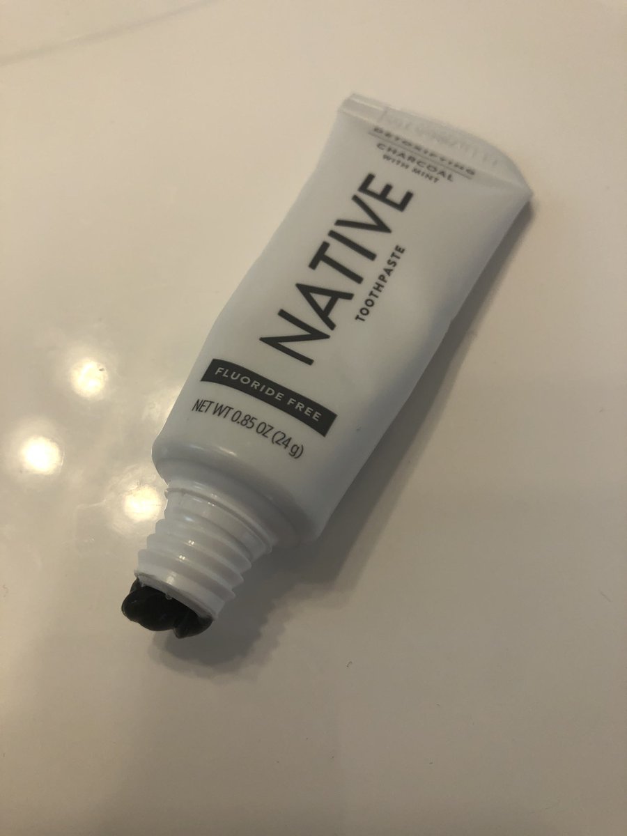 jodi22schm's tweet photo. Got to test these goodies for free 💪🏻#GimmeMolar #VeraBradleyxVenusxTarget #complimentary @Native_cos @GiletteVenus @Target @Influenster https://t.co/zanrY0cU4k