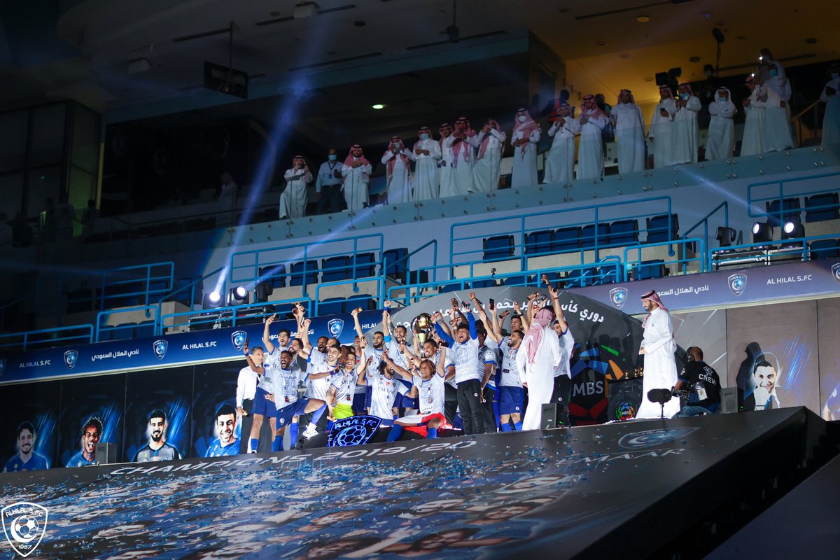 Alhilal_FC's tweet photo. 🏆 كم من كؤوسٍ نادرة.. كف الهلالي شالها 🤩💙

#كبير_آسيا
#زعيم_الدوري https://t.co/OCej5UH6R3