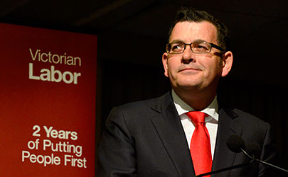 RoyMorganAus's tweet photo. 70% of Victorians approve of the way Premier Andrews is handling is job, but 76% say the Victorian Government should compensate small business. The third Roy Morgan Snap SMS survey on Victoria’s Stage 4 restrictions shows 70% approval of Premier... #vicpol https://t.co/Xbo3koiFAJ https://t.co/qAw37jnKDU