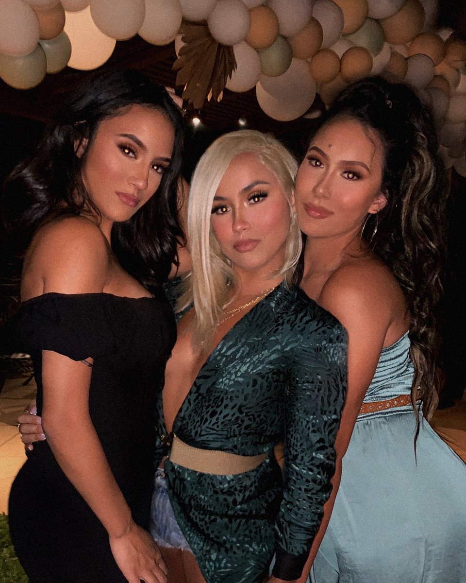 AlysaSimms's tweet photo. Choose your fighter https://t.co/w6XmqHQ8yQ