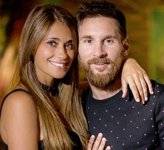 Laencuesta4's tweet photo. #Encuesta (Primera ronda)
#MejorPareja
- ¿Qué pareja es tu favorita?🥰
MG Antonela Rocuzzo y Lionel Messi
RT Riacardo Mollo y Natalia Oreiro https://t.co/D6R6qifZ2Z