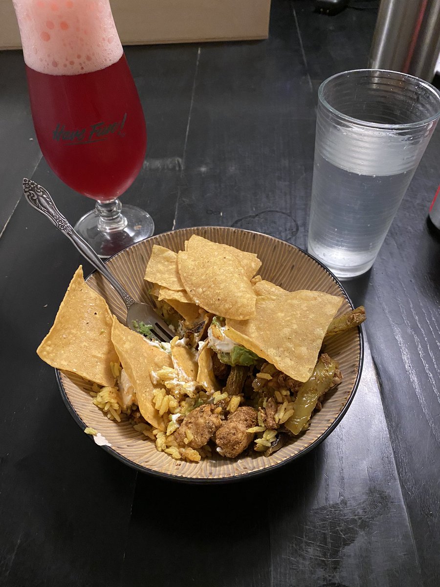 JWLevitt's tweet photo. Run / bike / beer & burrito bowl
I don’t know what I’m training for, but whatever it is I’m gonna smash it when it happens. #RageOn 🤘🏻#PoorPour https://t.co/Jsw5OIAC5D