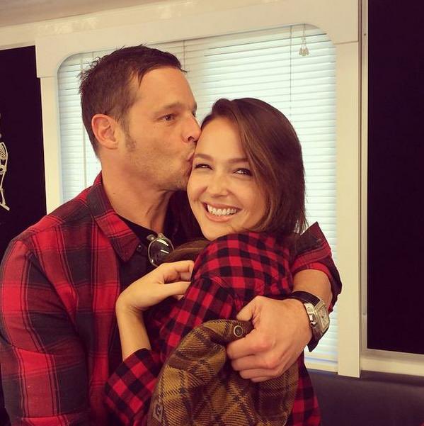 memesgreys's tweet photo. camilla luddington y justin chambers eran todo lo que estaba bien 😭❤️ https://t.co/oso4uJFgMq
