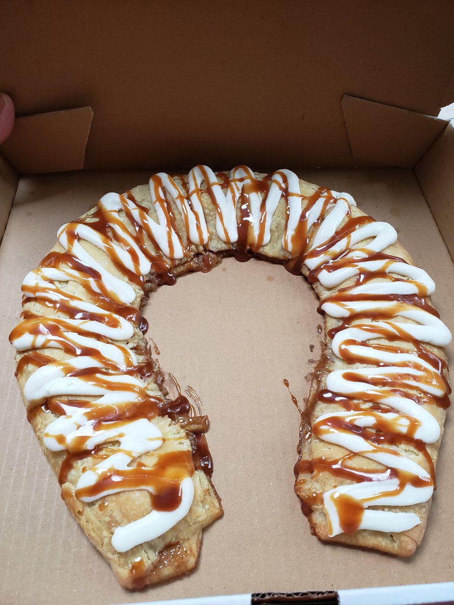 fivethumbsupdes's tweet photo. Caramel Apple Kringle. https://t.co/ceX7k95YLJ