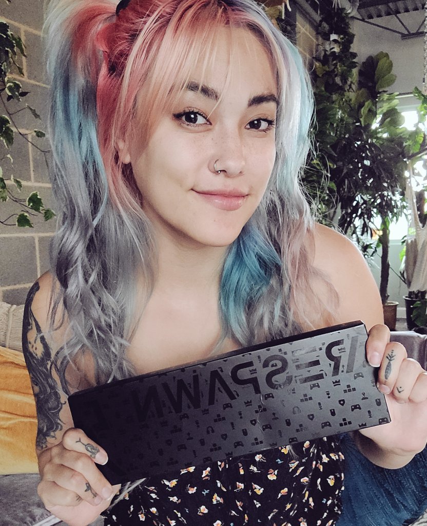 AvaGG's tweet photo. Chew. Focus. WIN. 
New gum out by @respawnbyrazer x @5gum 😲 
With tea green extracts &amp; B vitamins to help promote focus maybe you can  finally get that Fall Guys crown 😏 #ad https://t.co/CPHIJVbZN8