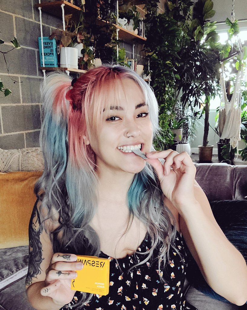 AvaGG's tweet photo. Chew. Focus. WIN. 
New gum out by @respawnbyrazer x @5gum 😲 
With tea green extracts &amp; B vitamins to help promote focus maybe you can  finally get that Fall Guys crown 😏 #ad https://t.co/CPHIJVbZN8