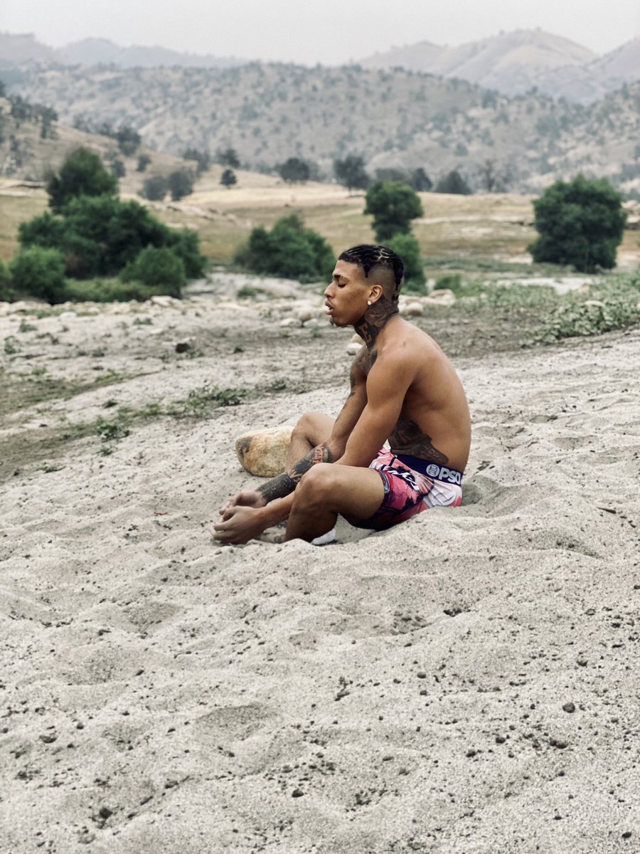 nlethegreat1's tweet photo. Grounding In The Sand While Listening To The Waves 💜 You Find Inner Peace And Self Live They Say You Crazy.. https://t.co/zcjwqgwo3K