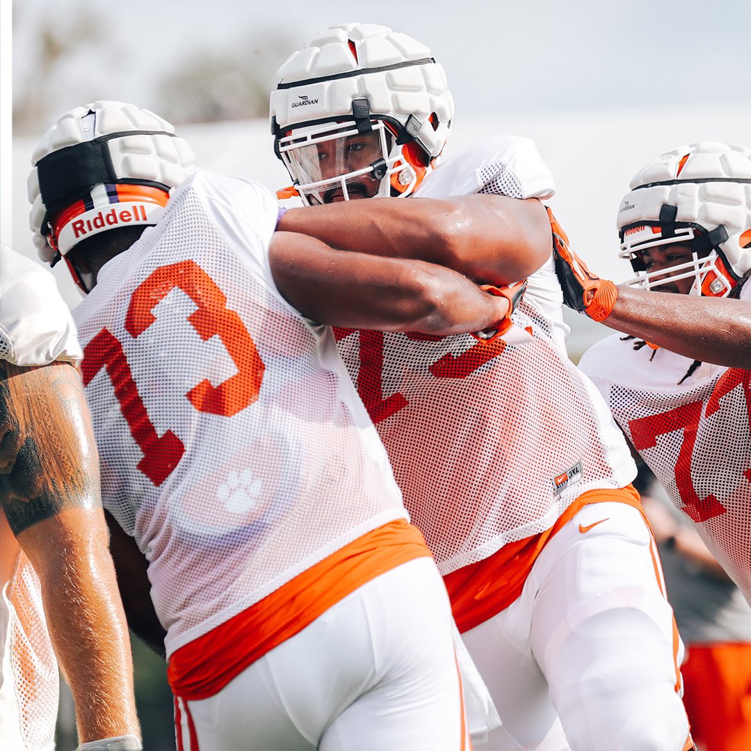 ClemsonFB's tweet photo. From the trenches 😤 https://t.co/fmM4g76Ufv