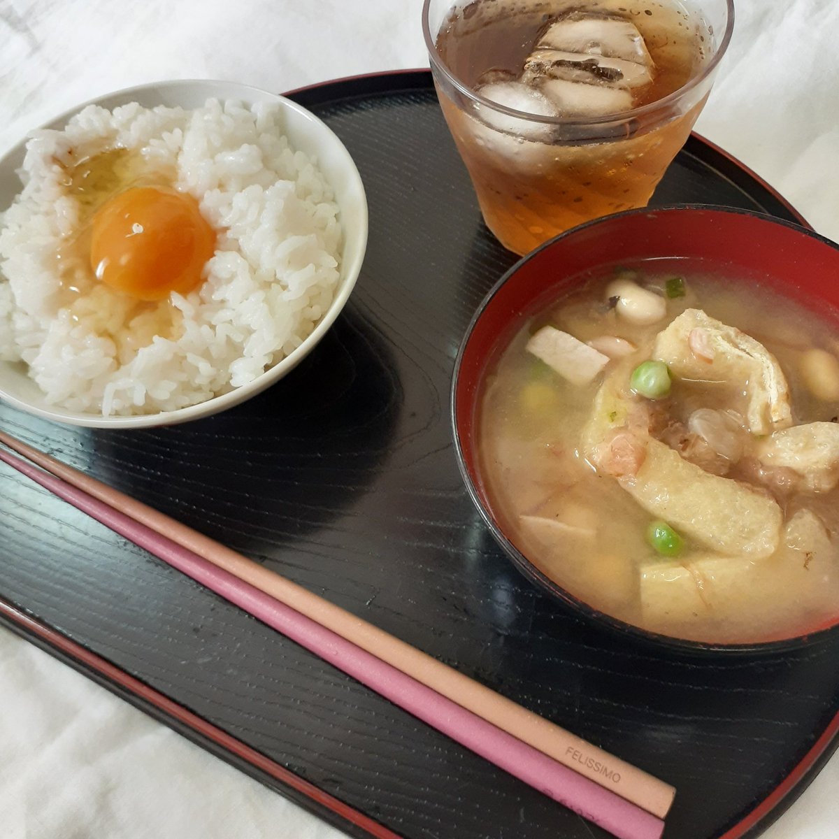 ebiebiepiepi's tweet photo. お久しぶりです。色々いれた味噌汁と卵かけご飯で朝ごはんです。 https://t.co/UIOjQ6Y5cE