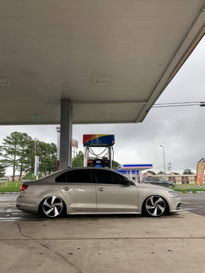 thebryans82172's tweet image. #mk6jetta #bagged #stanced #airdout