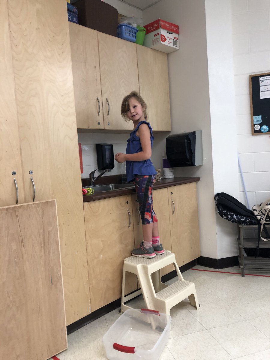 Mrs_Mantha's tweet photo. Practicing hand washing #ocsbFirstDay #CleaningHands @MmeFerguson @MissGoodyOCSB https://t.co/ZUbUK2xDcM