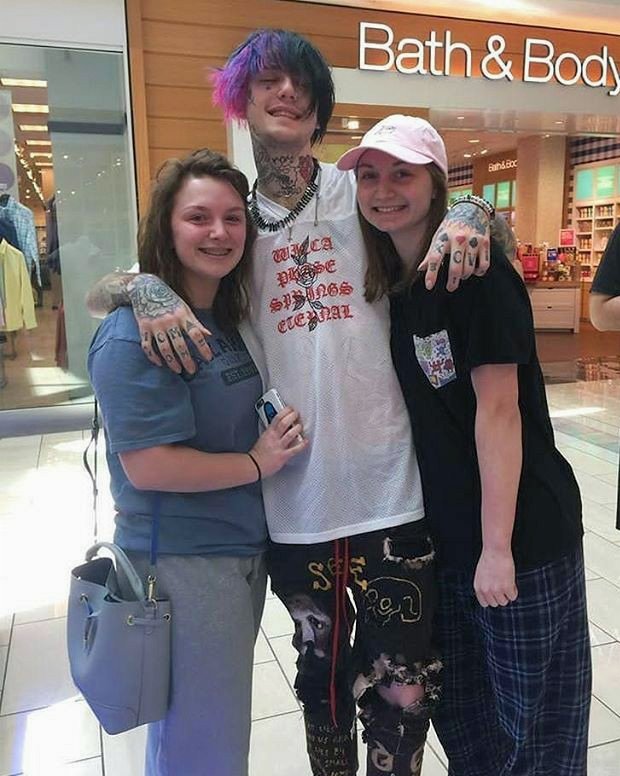 lil peep with fans; a thread <3