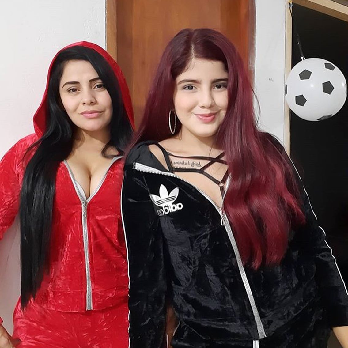 LaJimel0's tweet photo. Conmi tía y abuela 🥰 https://t.co/8SaN2hA8fa