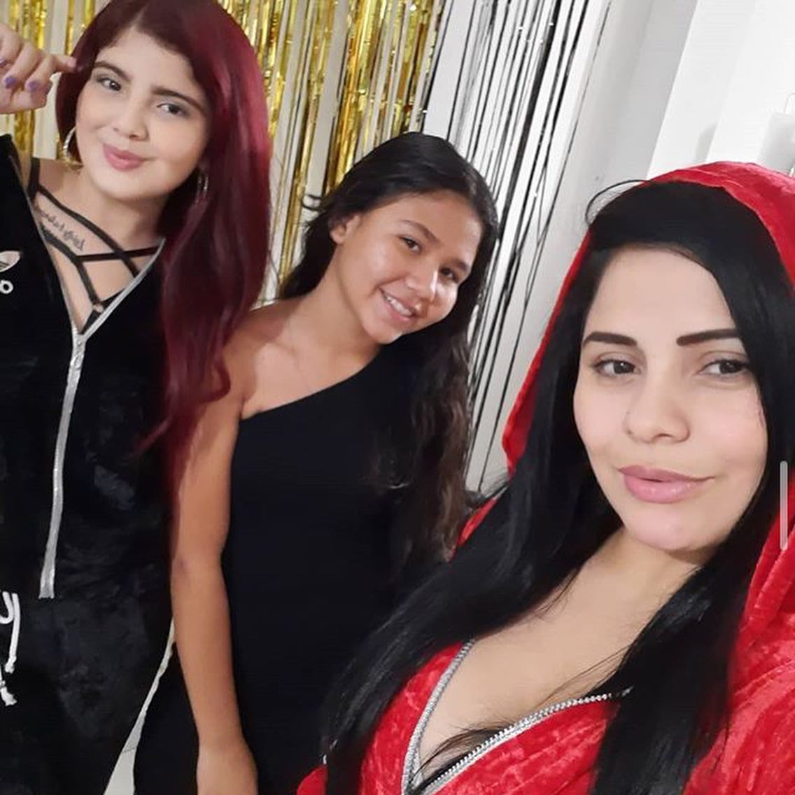 LaJimel0's tweet photo. Conmi tía y abuela 🥰 https://t.co/8SaN2hA8fa
