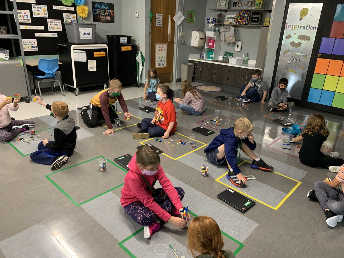 sara_freeman's tweet photo. Ss getting to know each other as we @KaganOnline timed pair share and explain our @LEGO_Group ice breaker builds. #BackToSchool #SocialDistancing #warriorscreate #maplemakers #STEMeducation #stemedu https://t.co/gax1gTJnFW