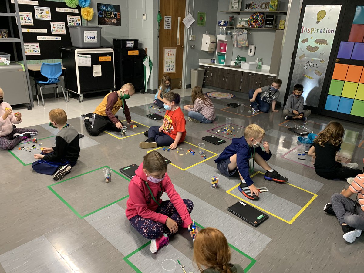 sara_freeman's tweet photo. Ss getting to know each other as we @KaganOnline timed pair share and explain our @LEGO_Group ice breaker builds. #BackToSchool #SocialDistancing #warriorscreate #maplemakers #STEMeducation #stemedu https://t.co/gax1gTJnFW