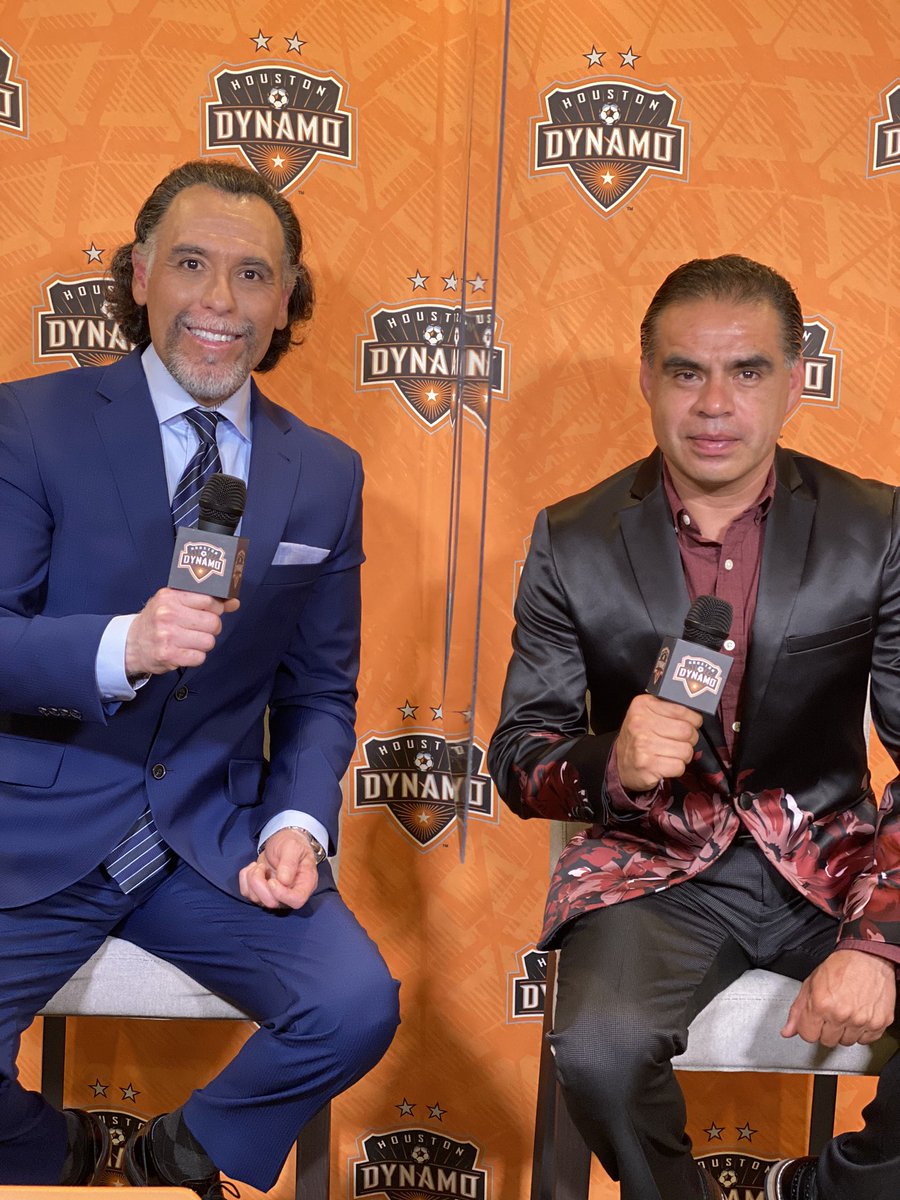 alexrparra's tweet photo. Esta noche EN VIVO por @TeleXitos @TelemundoHou partido del @HoustonDynamo vs @ColoradoRapids con mi compañero @toroespn el equipo de @RamosTab buscando su cuarta victoria consecutiva @MLS @MLSes #Foreverorange #keepingitdown https://t.co/IhwX7mBJAT