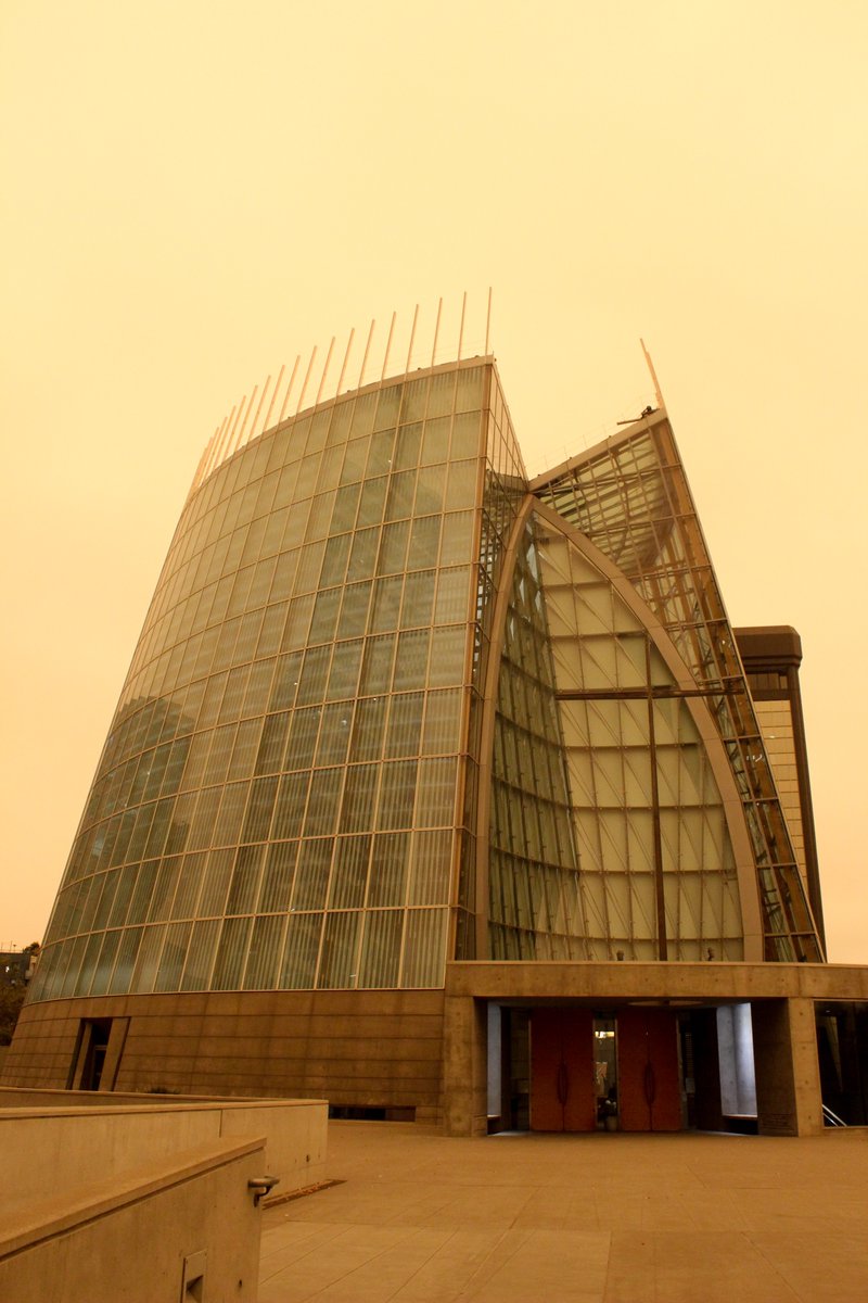 ctlcathedral's tweet photo. Views from the Cathedral on this interesting and orange day in the Bay Area. We pray you are well and safe. https://t.co/ndQ7xvByLN