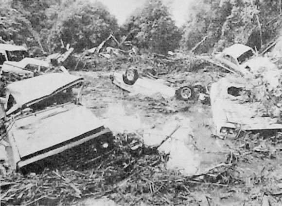 Bilancieri's tweet photo. 🇻🇪 El 6 de Septiembre de 1987 sucedió la tragedia del Limón en Aragua, hoy 33 años y 3 días después la naturaleza vuelve a develar que la negligencia gubernamental sigue intacta, al menos las ambulancias tenían gasolina en el 87. https://t.co/zxMd1aejiP