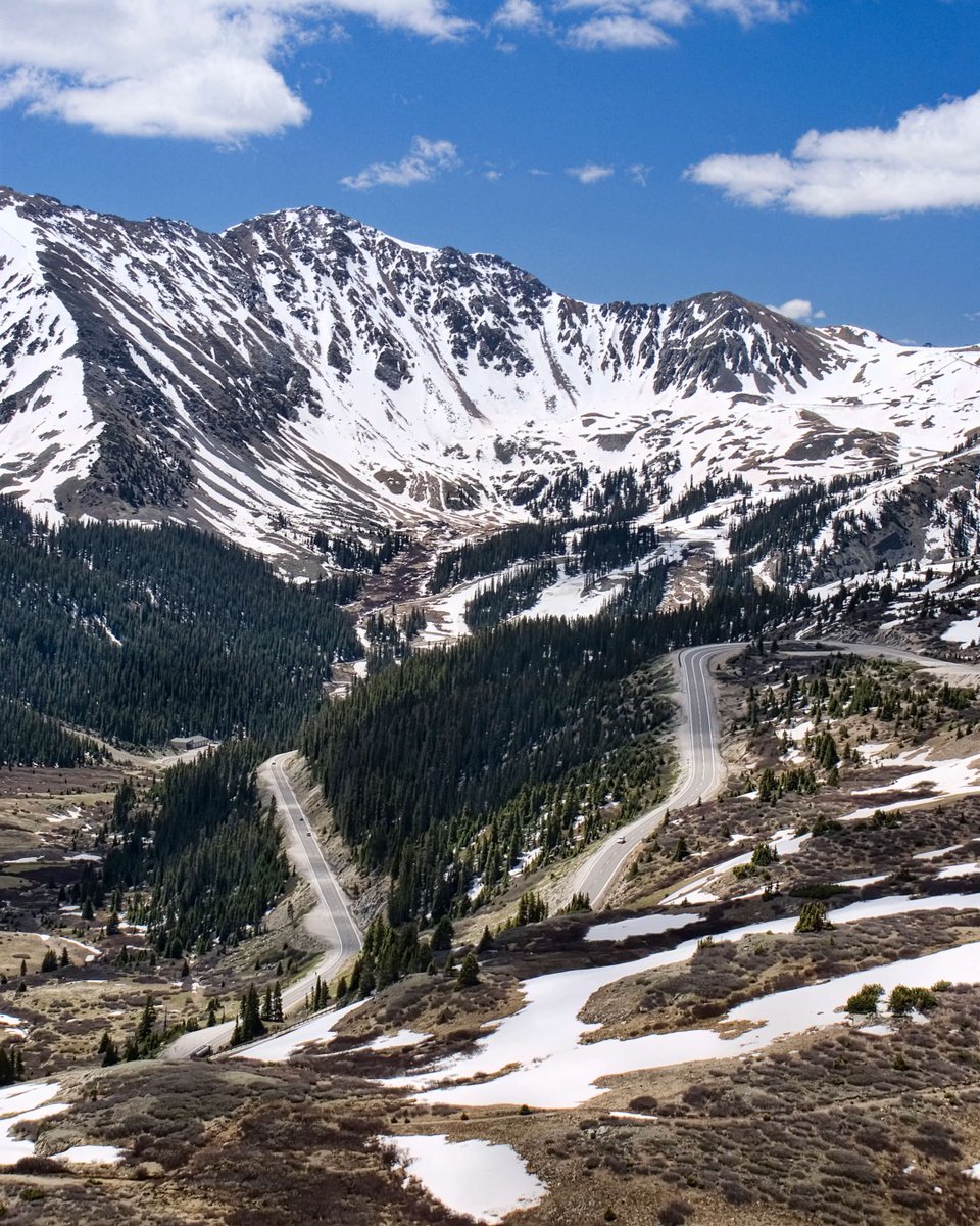 SkyRunSummit's tweet photo. With all the resorts announcing their opening dates, when are you planning on visiting for ski season? 😁❄️🚠 https://t.co/IqGYRNvedt