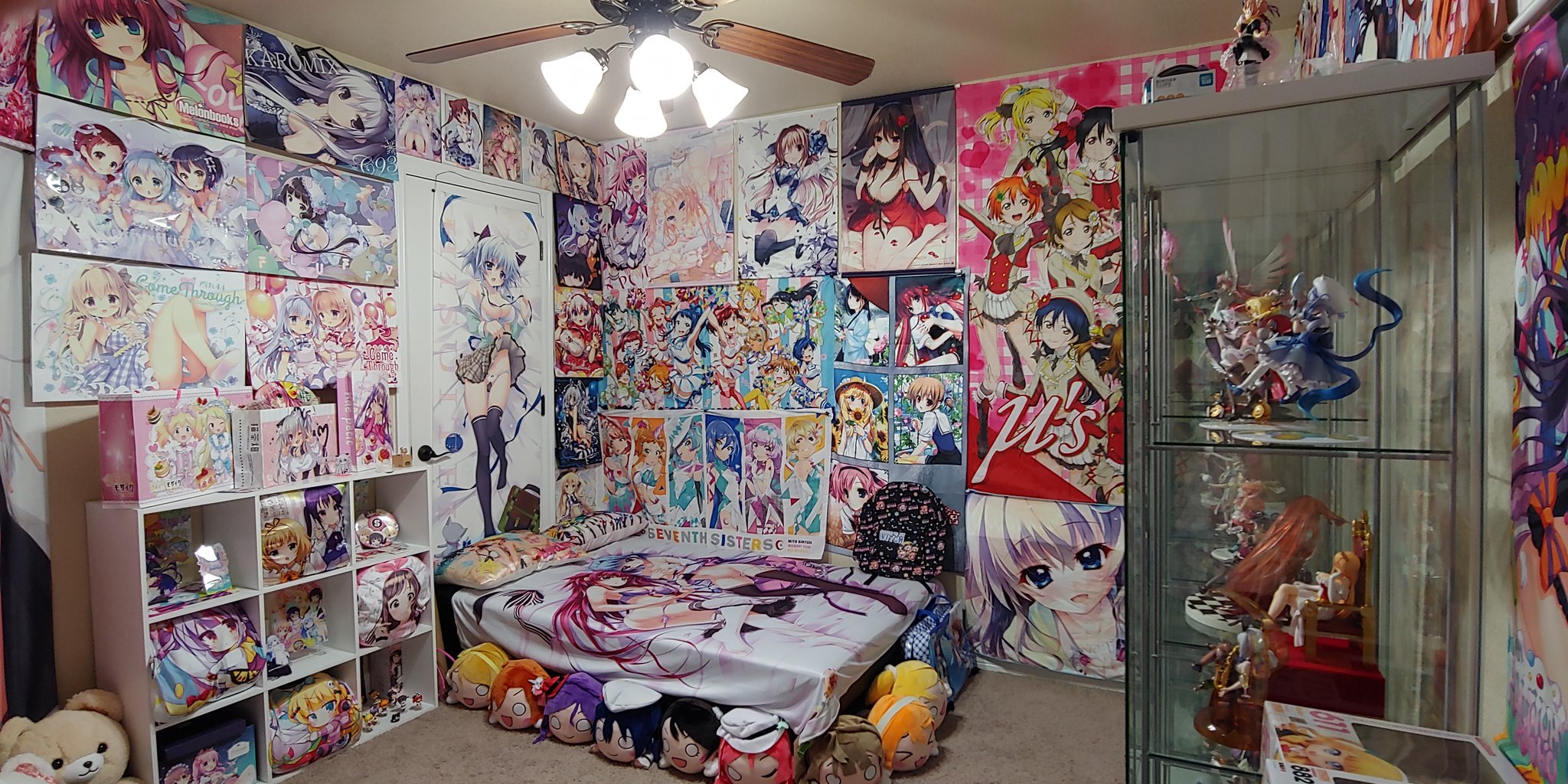 にこスピード３ Here Is My Ita Room From Overseas I Live In Texas I Also Have Itasha 海外の痛部屋 アメリカのテキサスに住んでいます テーマは私とフィアンセの好きなアニメ ゲーム イラストサークル 痛車もあります オタ部屋ぶらり旅