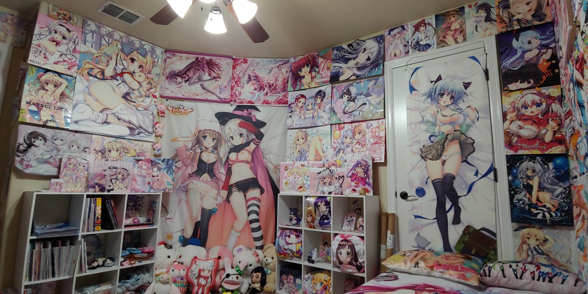 にこスピード３ Here Is My Ita Room From Overseas I Live In Texas I Also Have Itasha 海外の痛部屋 アメリカのテキサスに住んでいます テーマは私とフィアンセの好きなアニメ ゲーム イラストサークル 痛車もあります オタ部屋ぶらり旅