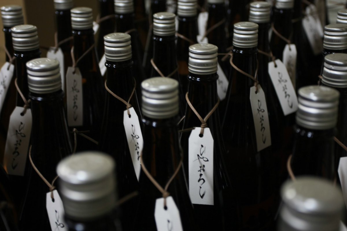 jozan_1804's tweet photo. 秋の限定酒 "純米吟醸 ひやおろし"

発売中です。

減農薬の山田錦と五百万石を使用。
ひと夏寝かしてふくよかな香りと透き通るキレに仕上がった味わいをお愉しみください。

お問い合わせ : https://t.co/FoZRs0plOU 

#常山 #酒蔵 #常山酒造 #jozan #日本酒 #sake #japanesesake #ひやおろし https://t.co/uVkrSqLvXT