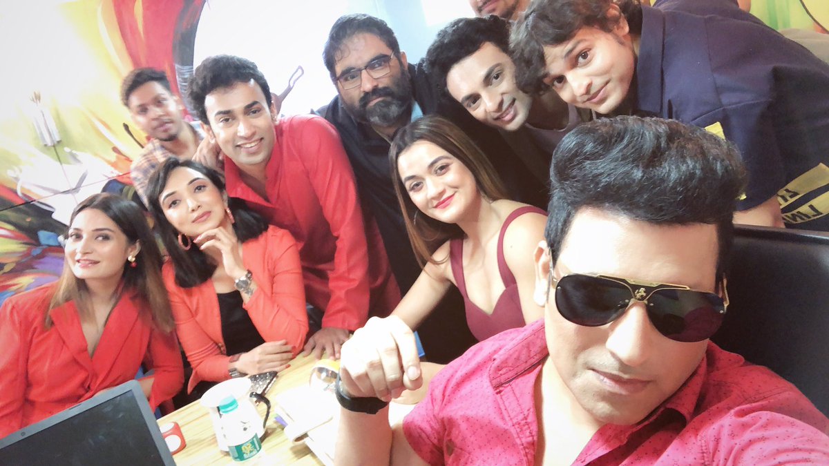 iRajanVerma's tweet photo. Team Atrangi in Full Swing to Rock.....🎉🎊           #atrangioffice #bbsharma #throwback #moviesapp #webseries #ott #actorrajanverma @iRajanVerma @MoviesAppIndia @rksmoviesapp @PrithvirajM25 @pinkvilla https://t.co/dRJyZN6giy