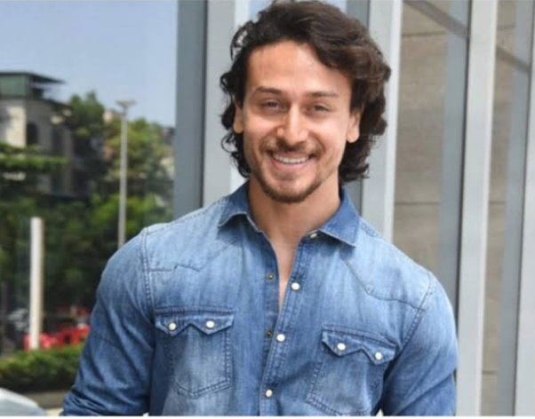  #HinaKhan  #TigerShroff @eyehinakhan  @iTIGERSHROFF