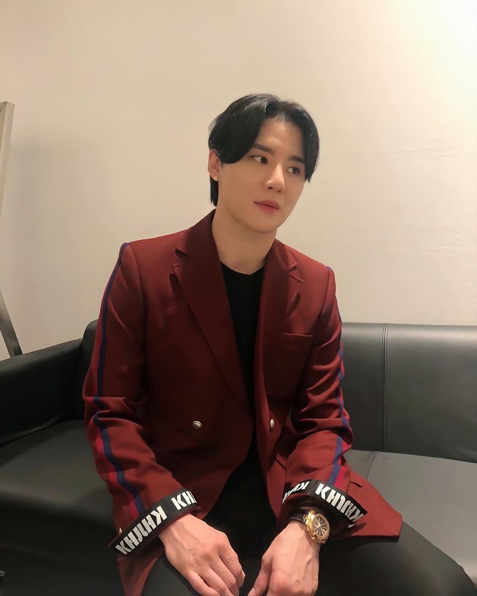 ［cjes ins］#미스터트롯 #마스터 #김준수!
#트롯맨 들과 반년만에 반가운 재회😝

#사랑의콜센타 #뮤지컬배우 특집!
오늘 #밤10시 역대급 빅매치 예고~💢

우리 함께 #안방1열 에서 #본방사수 해요☎️

#XIA #김준수 #시아준수 #XIA준수 #JUNSU #金俊秀 #ジュンス