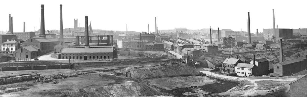 Cottonopolis! At the dawn of the 20th century, Oldham’s skyline was dominated by the mills & chimneys of the Industrial Revolution. Centred on cotton, Oldham had become the textile processing capital of the world. At its peak, there were over 360 mills, operating night & day.