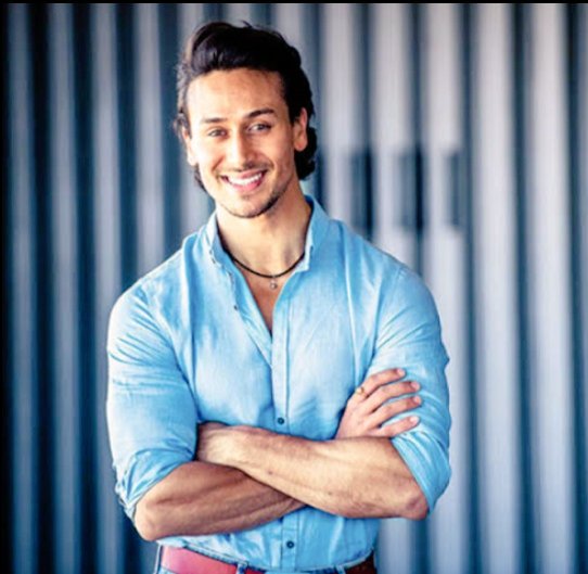  @eyehinakhan  @iTIGERSHROFF
