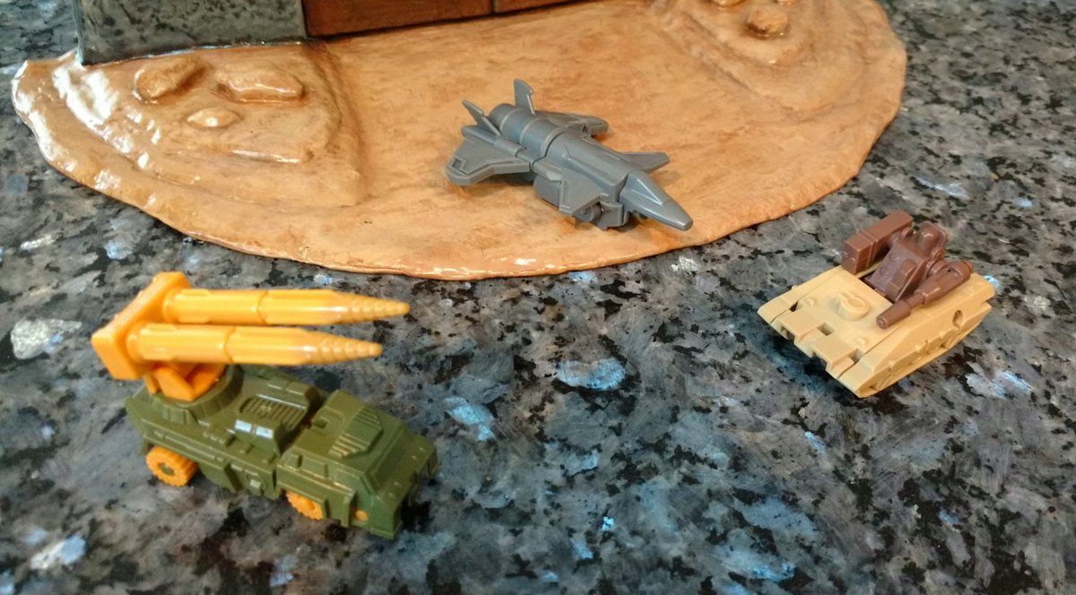 carlsmagana's tweet image. Found these little dudes at the dollar store. Tank looks like it&apos;s from battle patrol with redone limbs &amp;amp; missile guy is the rescue patrol fire truck but I don&apos;t know about the jet. Anyone recognize him? #micromasters #dollarstoretoys