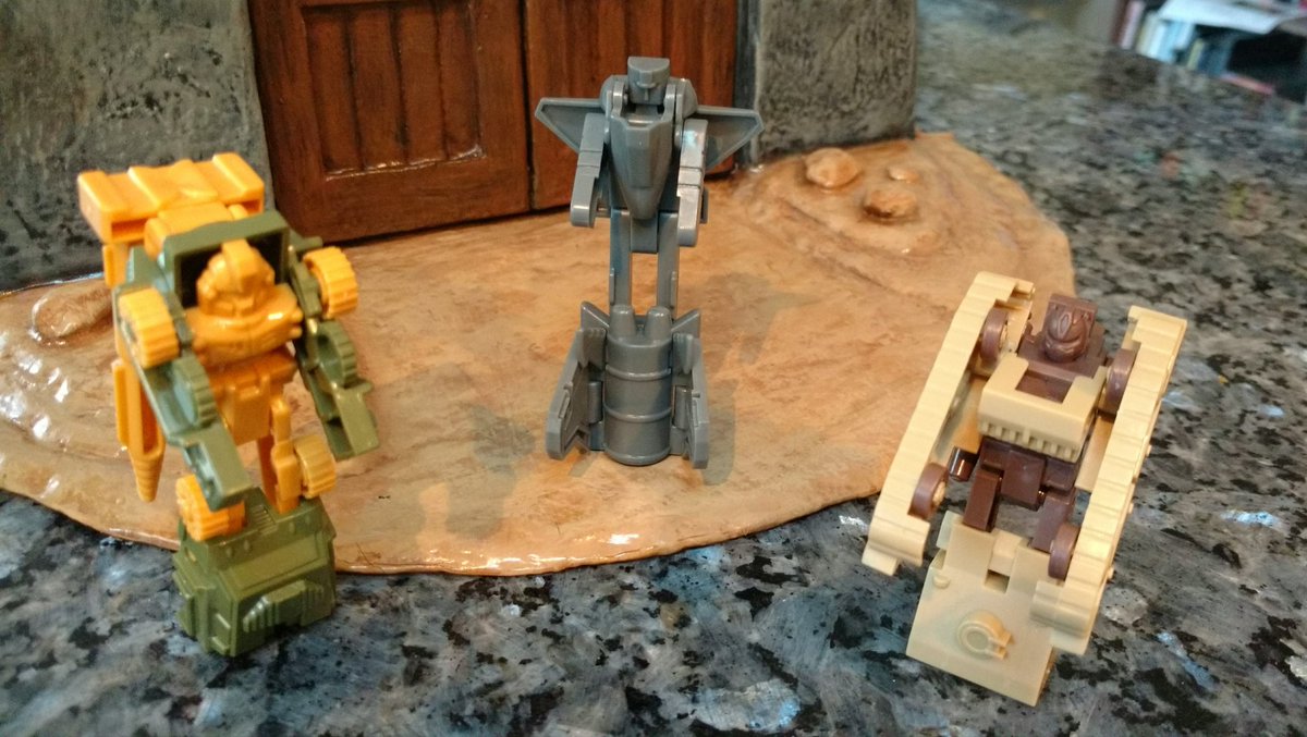 carlsmagana's tweet image. Found these little dudes at the dollar store. Tank looks like it&apos;s from battle patrol with redone limbs &amp;amp; missile guy is the rescue patrol fire truck but I don&apos;t know about the jet. Anyone recognize him? #micromasters #dollarstoretoys