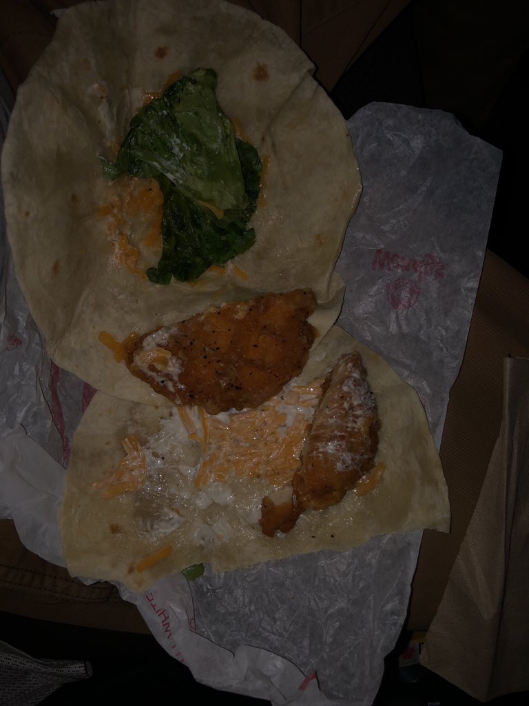 SearsBrendon's tweet image. Alrighty @Wendys ... I got a bone to pick with you....
Why you slicing chicken all weird?? Apparently this can't be helped ?#tinychicken Manager insisted this is the same size.. clearly not , but insisted its like that every time.