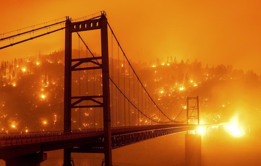 MaryRedden1's tweet photo. Apocalyptic scene in Ca. Over 15,000 firefighters out there 🙏🏻😭 https://t.co/3uD5HTbnUA