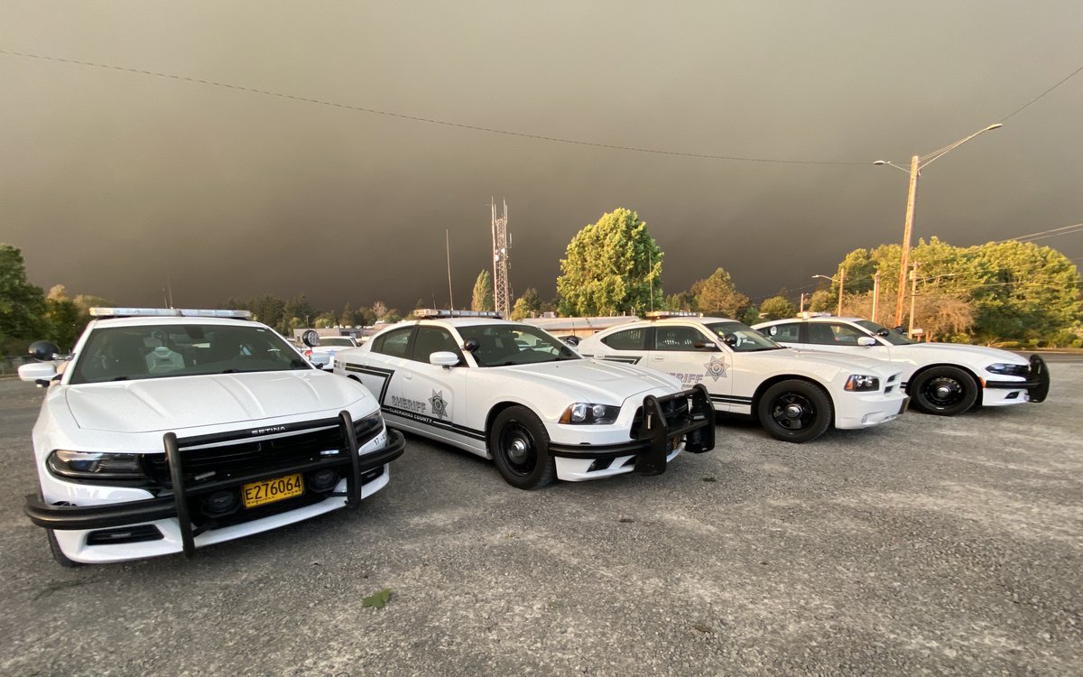  #ClackamasWildfires NEWS RELEASE from  @clackamascounty : "In consultation with  @OregonDEQ , Clackamas County has issued an air quality advisory for the entire county due to wildfires. Smoke and air quality levels are changing rapidly.” https://www.clackamas.us/news/2020-09-09/clackamas-county-issues-air-quality-advisory