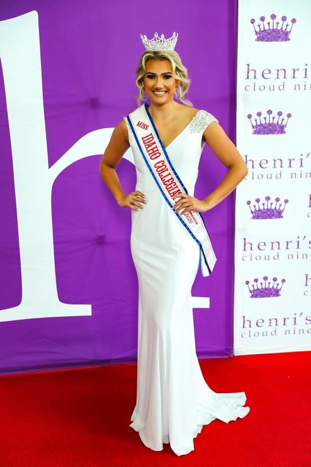 kjcroteau6's tweet photo. My big sister @kikic242 Keylee Croteau starts her competition tomorrow in Little Rock, Arkansas to become Miss Collegiate America.  Good luck Keylee.
Instagram: missidcollegiate

https://t.co/mukWgvIz7o

@MellPaul
@KTVBIdahoToday 
@BKHSKnights https://t.co/SngeYeY21b