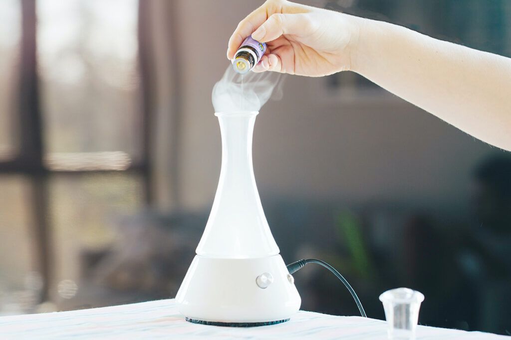 missionmoms_'s tweet photo. ¿Sabes cómo usar la aromaterapia en tu día a día? Aquí te lo decimos. https://t.co/9AEKoidwYS #aromaterapy #aceitesescenciales #healthcare #Moms https://t.co/aeimAYPDAk