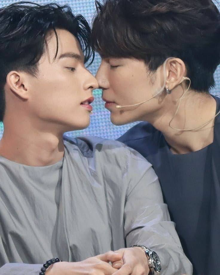 gulf's sharp facial features can either come off as strong and boyish, or as feminine and dainty which further supports my previous point- having his masculinity infused with a more tender and feminine side making him all the more beautiful.