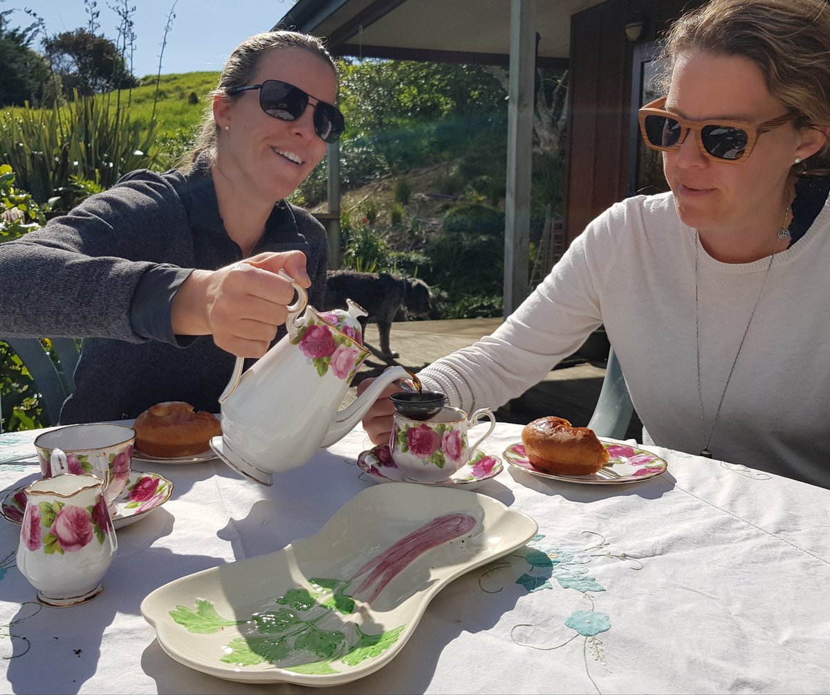 When friends drop by, what should you do? Get out your grandmother's china and the <a href="/Dilmah/">Dilmah Tea</a> of course! #tea #AfternoonTea #TeaParty