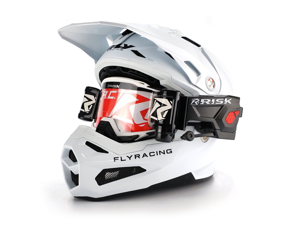 riskracingmoto's tweet photo. Instantly clear vision, hands never leave the bars! The RIPPER attaches right to your goggle strap &amp; is only 4.1 oz!🔥🤘 #riskracingmoto #riskracing #ripper #rolloffs #mxrolloffs #mototool #motogear #mxgoggles #goggles https://t.co/sMFdddTFEK