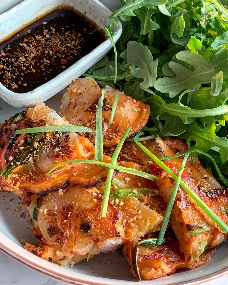 CookingWithNam's tweet image. Seafood-Kimchi-Scallion Pancakes with a side of Arugula....which basically makes it a salad 😝