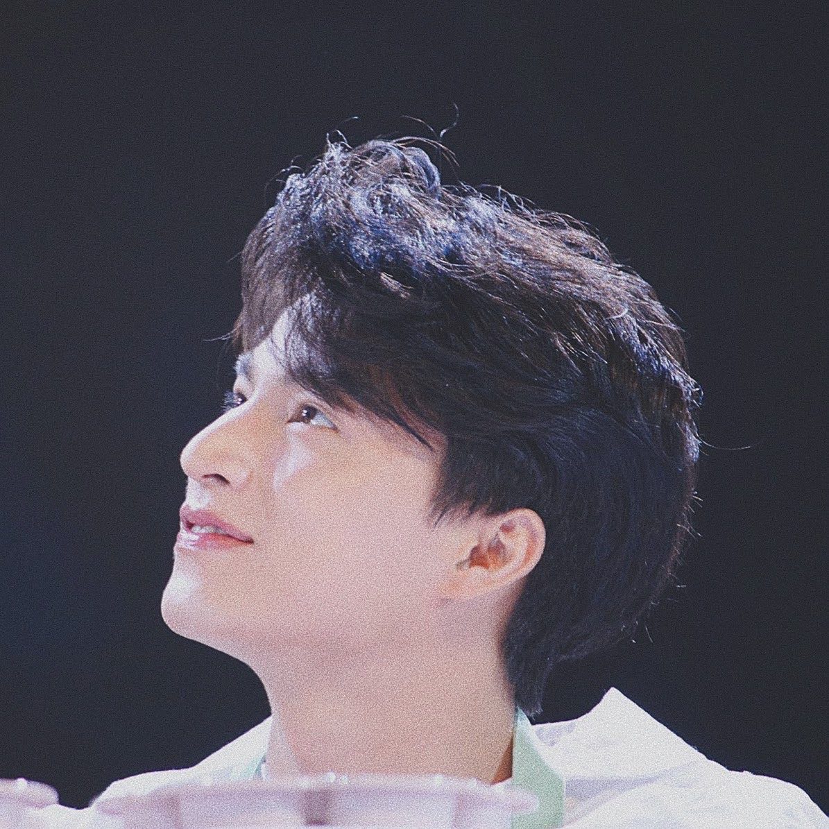 you can see his duality in the first two pictures compared to the other two, and its interesting see how he can have both auras coexist within his countenance.