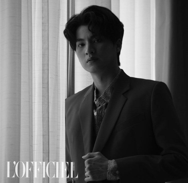 you can see his duality in the first two pictures compared to the other two, and its interesting see how he can have both auras coexist within his countenance.