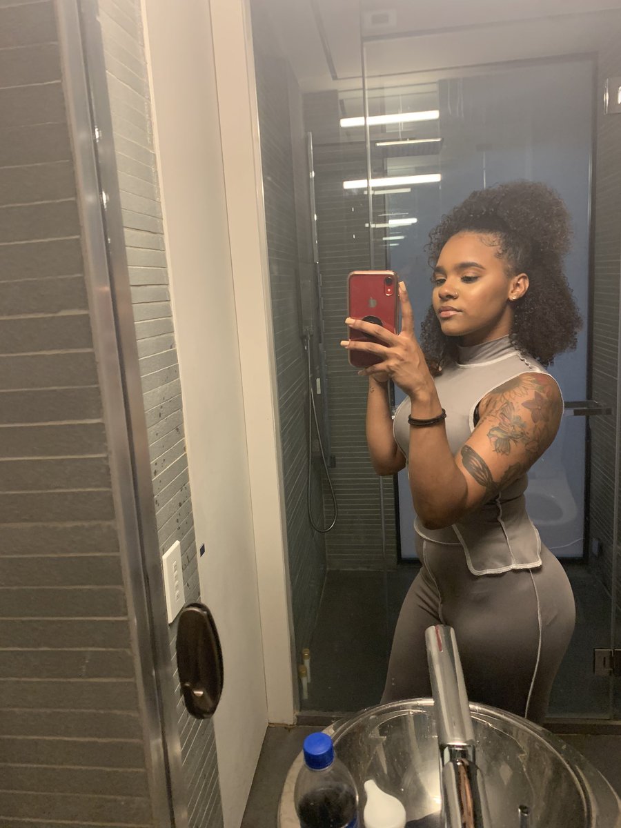 lesley__rivera's tweet photo. It’s the face for me 🧚🏽‍♀️ https://t.co/lZdKW1ZSj4
