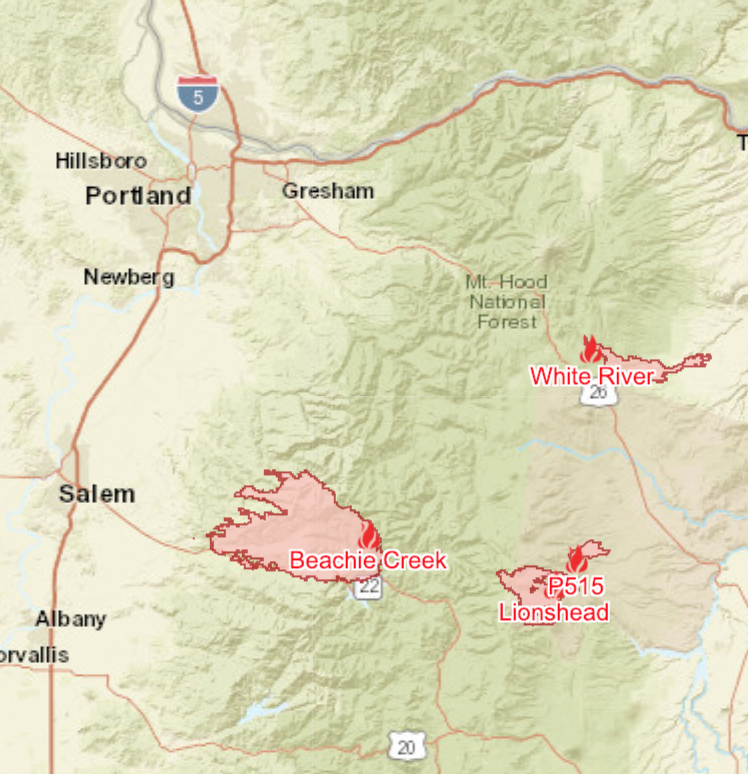 noctass's tweet photo. I cannot overstate how much these fires exploded overnight. This doesn't include the equally massive Holiday Farm fire to the south that didn't exist two days ago. https://t.co/AhFaeFZWn5