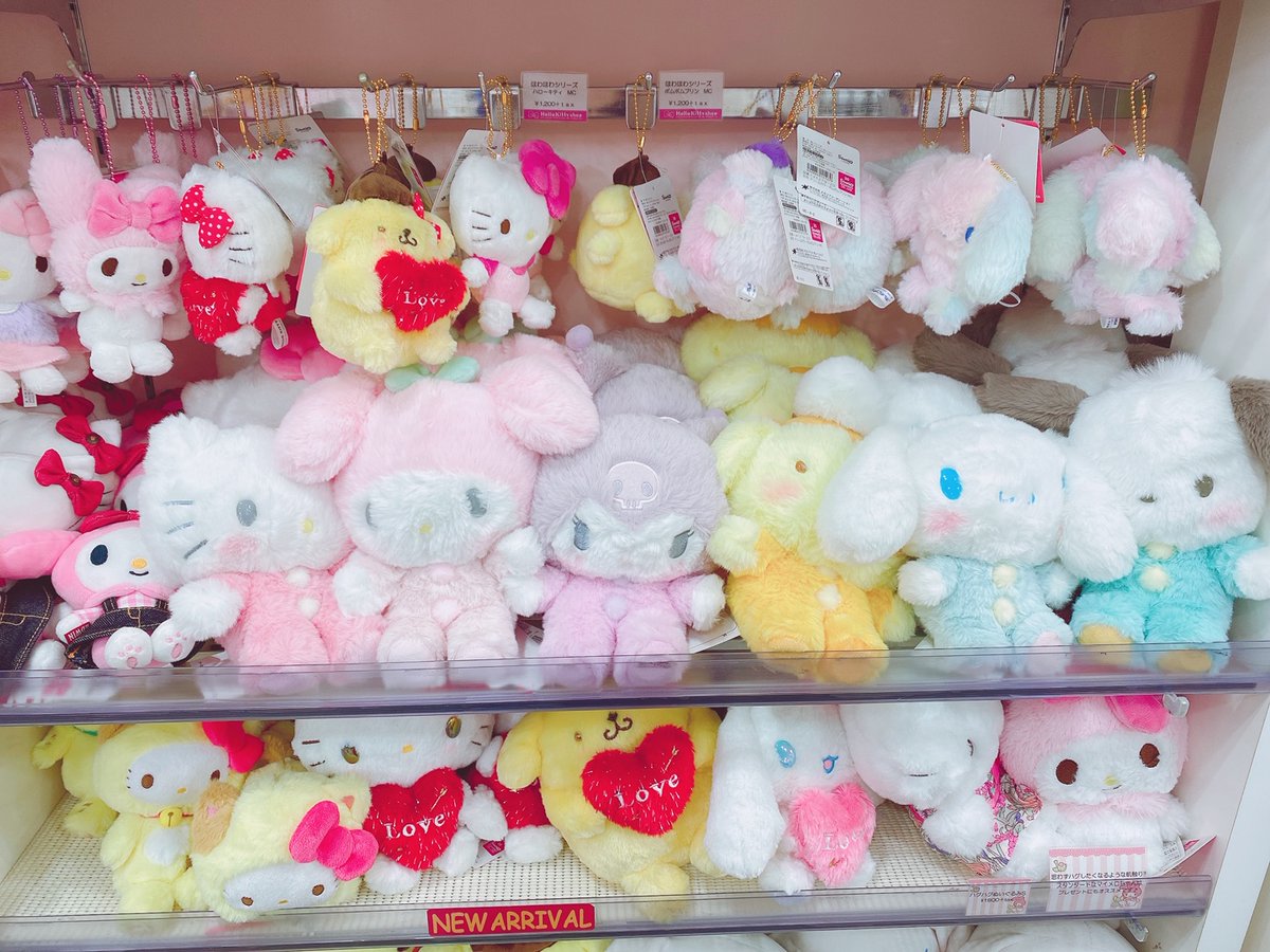 キデイランド原宿 公式 ハローキティショップ原宿店 癒しぬいぐるみ 触っているだけで癒されるやさしい肌ざわり あかちゃんみたいなお洋服もかわいい 各 2 300 税抜