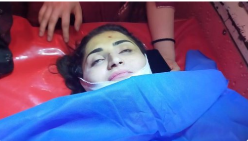 A_ProudCivilian's tweet photo. نہ لاہور سنبھل رہا ہے 💔💔💔
نہ پشاور 😭😭😭
مگر انکو سندھ پر حملے کرنے کی پڑی ہے 
اور ان کے گھٹیا حملوں میں #میڈیا اور #عدلیہ انکے ساتھ ہیں 
پاکستان کو تباہ کرنے میں #تحریک_انصاف اور انکو زبردستی ملک پر مسلط کرنے والے جرنیلوں نے کوئی کسر نہیں چھوڑی
 @PTIofficial 
#FailedState https://t.co/5RyGmzywIN