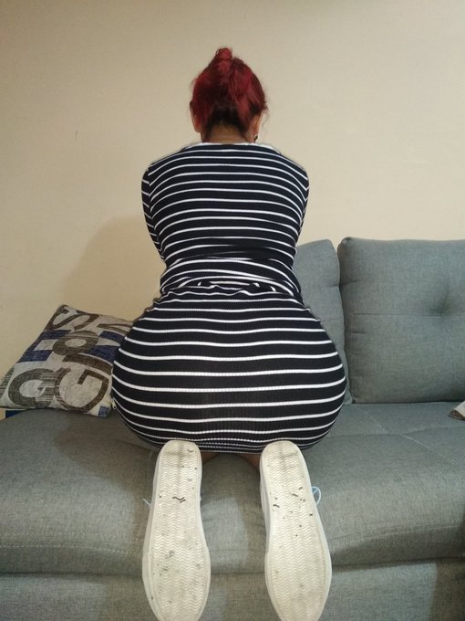 Quien quiere ver lo que tengo debajo del vestido? S&iacute;gueme en Instagram m&aacute;ndame mensaje y te lo ense&ntilde;o